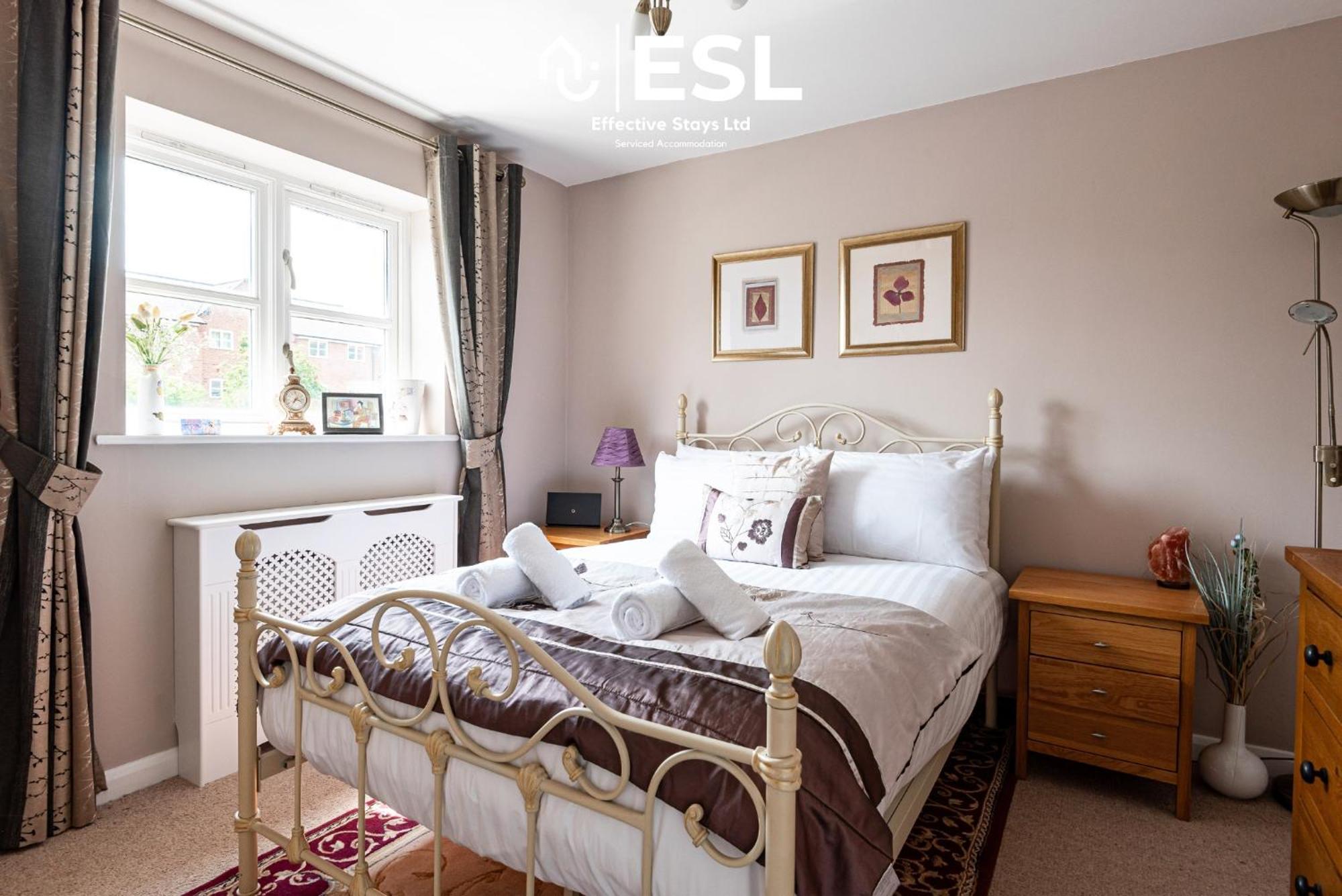 4 Bedroom Townhouse 10Mins Walk From Shrewsbury Town Centre With Parking Exterior photo
