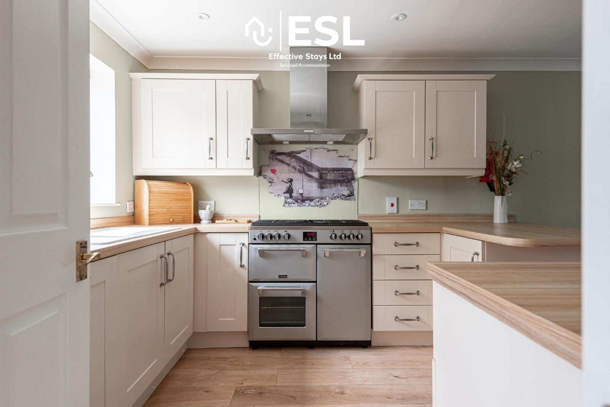 4 Bedroom Townhouse 10Mins Walk From Shrewsbury Town Centre With Parking Exterior photo